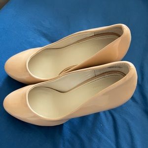 Women’s Beige Pumps!